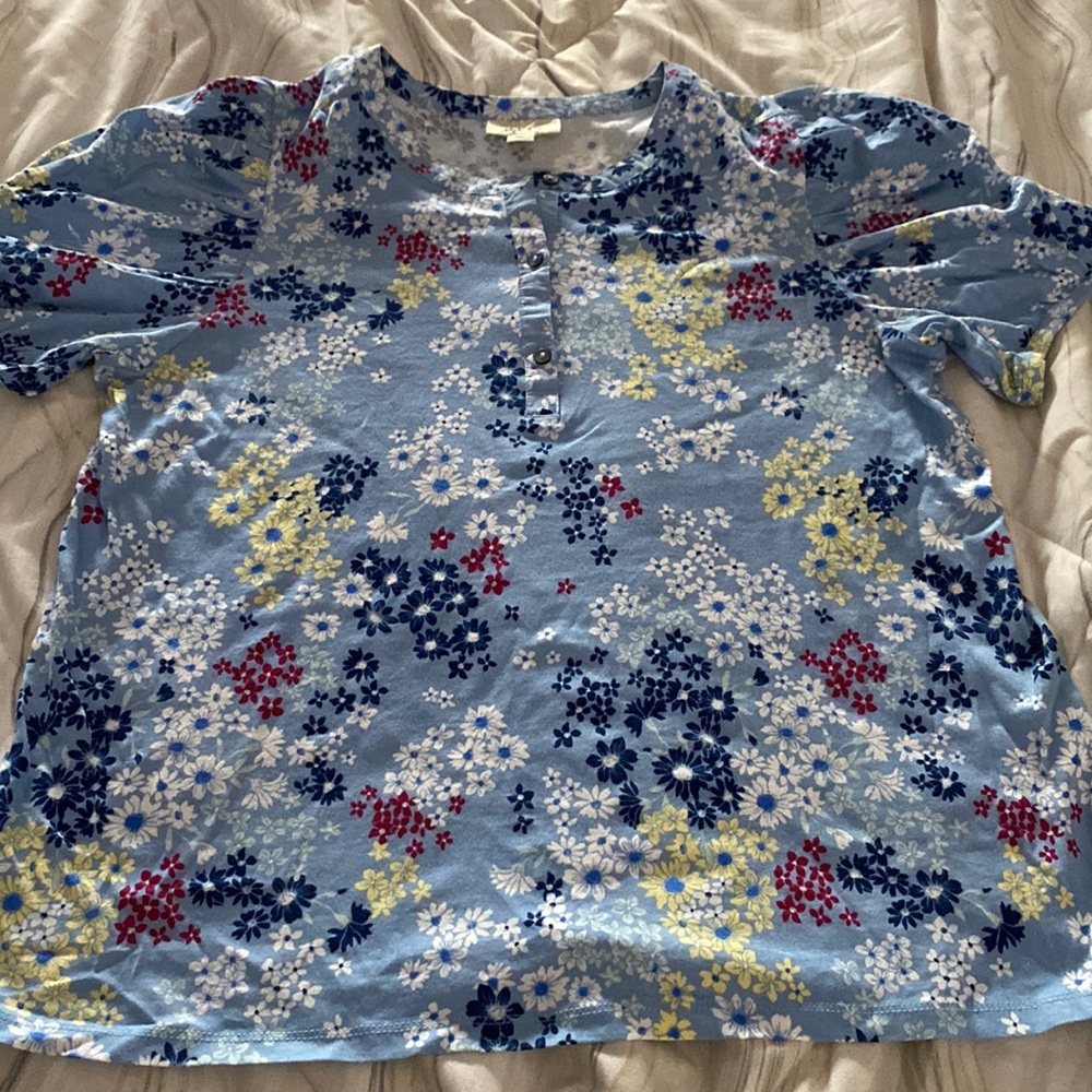 Woman’s blue blouse floral large Style & Co size Large Never Worn